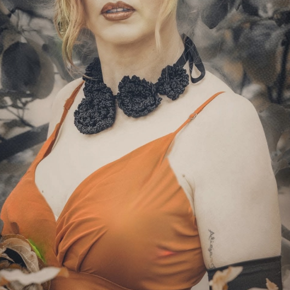 Naszyjnik z Czarnych Kwiatów